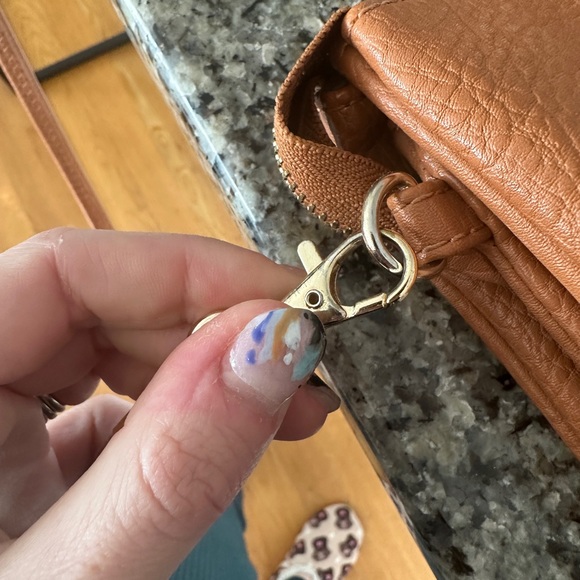 Brown leather cross body purse with multiple pockets!! - Picture 5 of 8